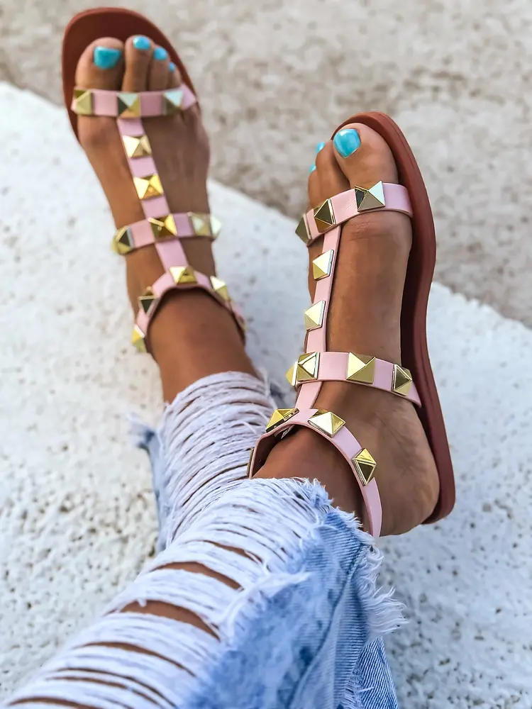 Sandále zdobené zlatými nitmi JAYNA+ - next