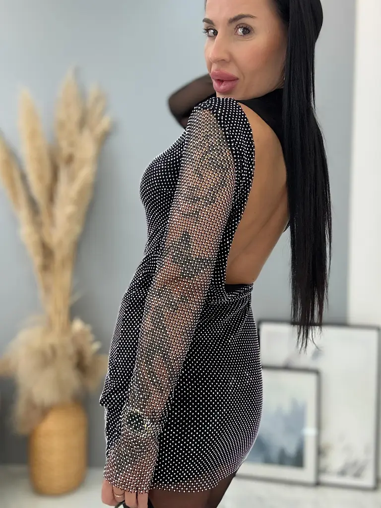 Šaty s odhaleným chrbtom zdobené kamienkami PHILIPPA - next